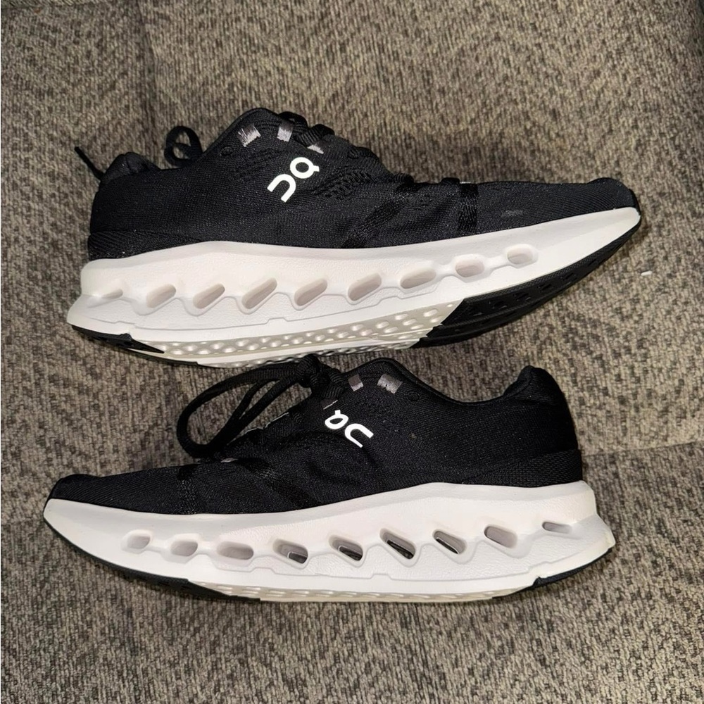On Running woman’s Black Sneakers